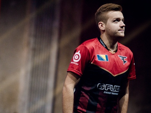 资讯吃鸡自行车铁人三项全能百人大比拼横向赛道！